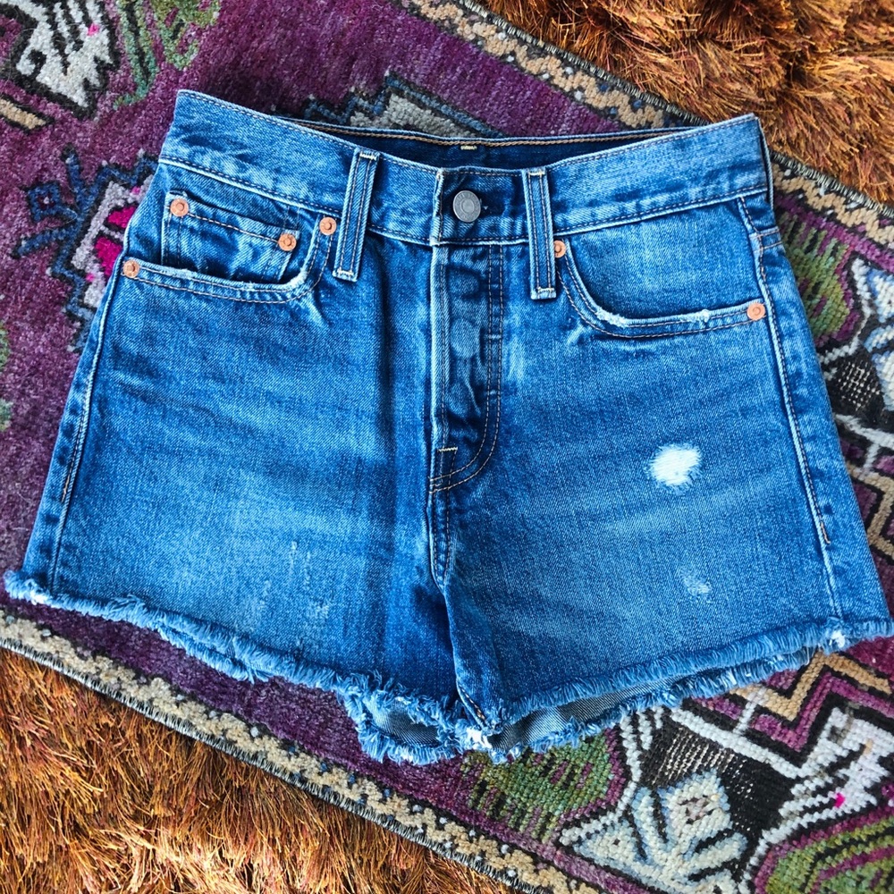 levi 501 wedgie jean shorts